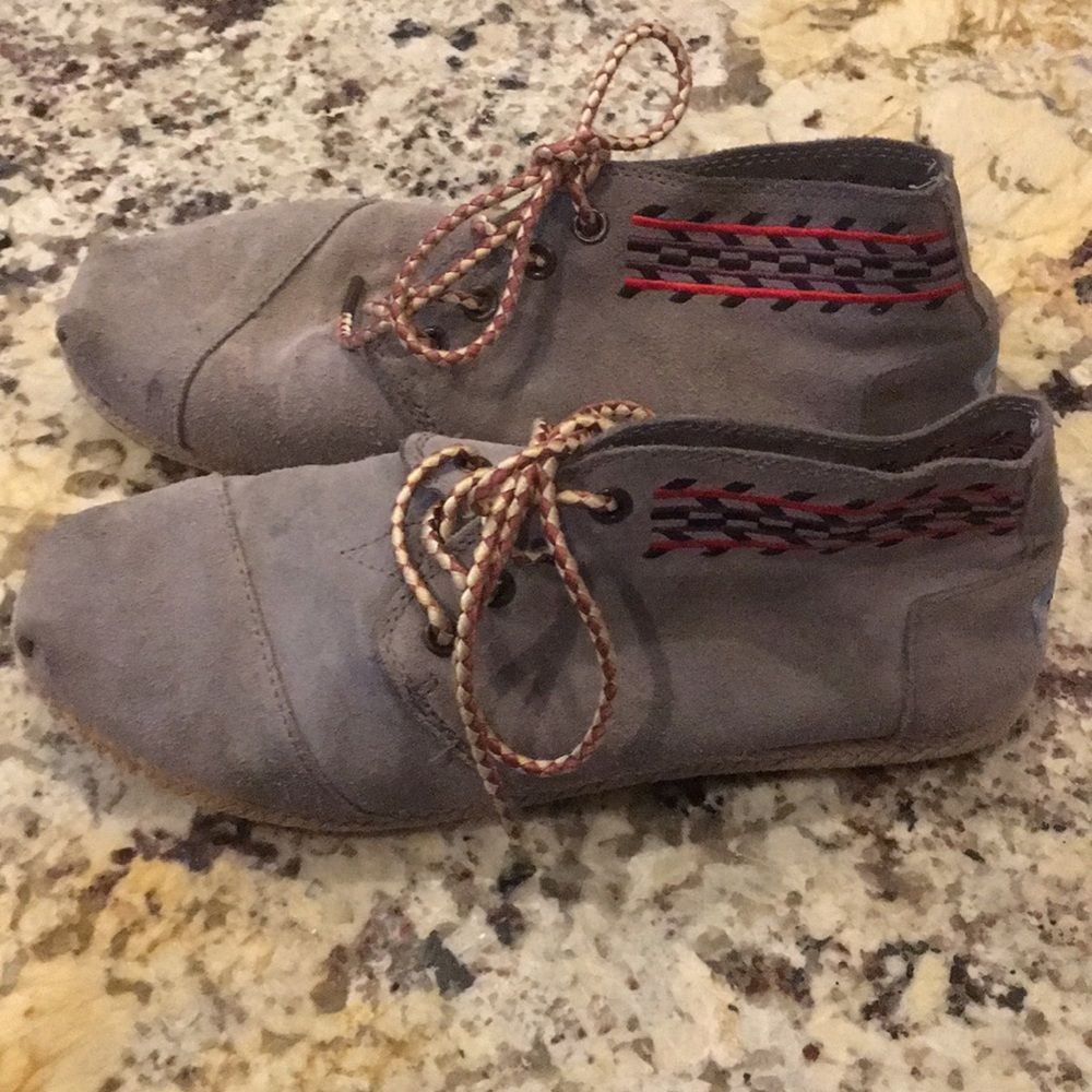 Toms 7.5 shoes